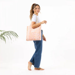Keep It Light Daily Tote | Lei Stand