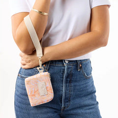 Go-To Wristlet | Lei Stand